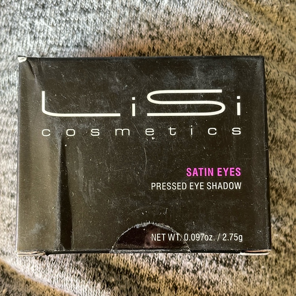LiSi cosmetics Satin Eyes Pressed eyeshadow